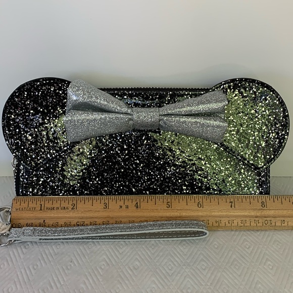 Loungefly x Disney Minnie Mouse Glitter Zip Around Sequin Wristlet Wallet - Picture 9 of 16